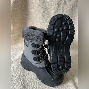 NWOT kids snow shoes